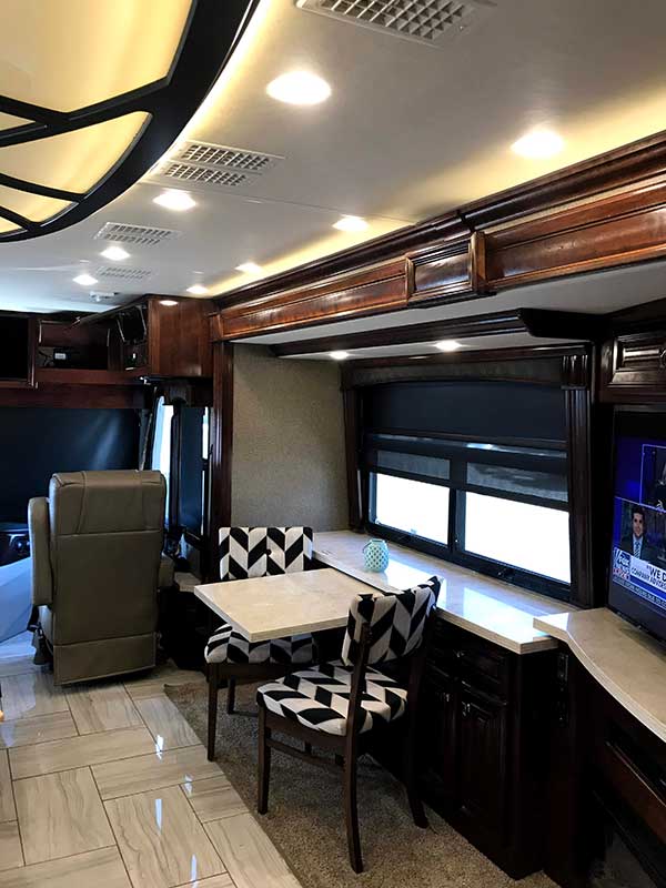 Used RVs By Owner | Fleetwood Discovery LXE 40D