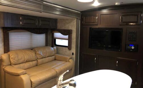 2016 Winnebago Ultralite 27RBDS